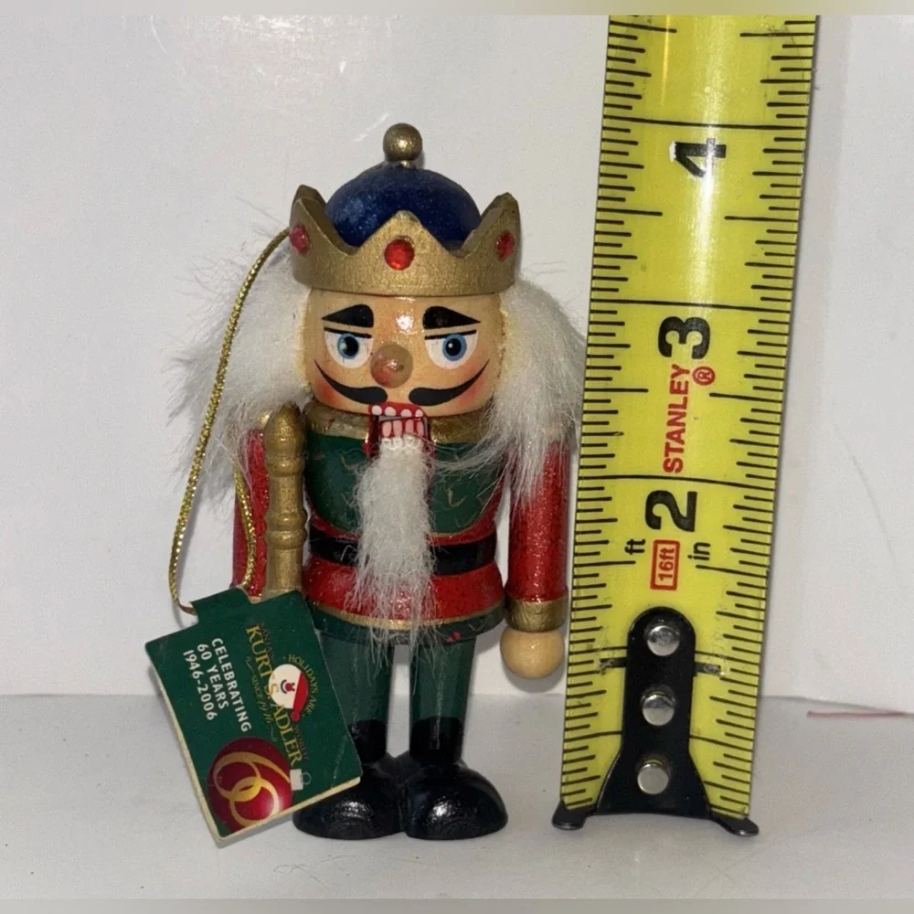 N/A festive nutcracker